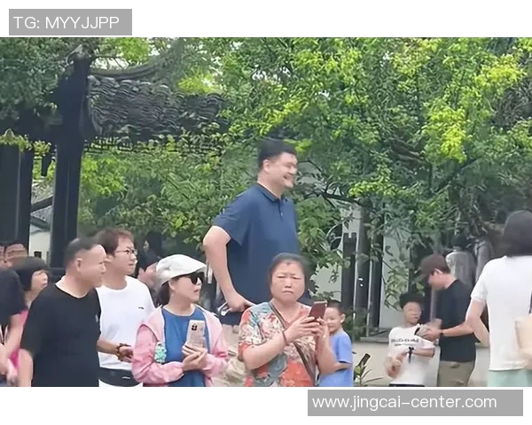 姚明激情四溢点燃全场观众热情引爆篮球盛宴 姚明激情四溢点燃全场观众热情引爆篮球盛宴
