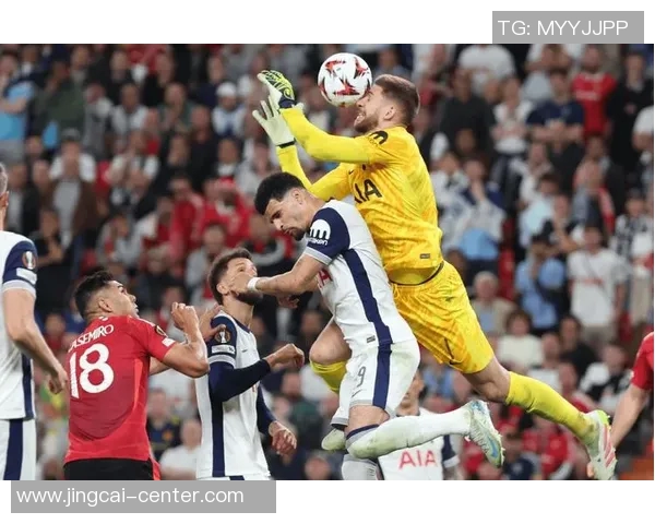 西甲激战波尔图与巴黎圣日耳曼平局红牌事件引发全场热议与转会猜想 西甲激战波尔图与巴黎圣日耳曼平局红牌事件引发全场热议与转会猜想