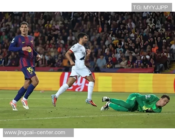 足总杯激战巴萨与尤文图斯0比0平局全场气氛火爆引发热议 足总杯激战巴萨与尤文图斯0比0平局全场气氛火爆引发热议